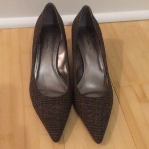 Low heel, brown dress shoes
